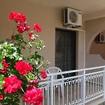 Toula\'S Apartments