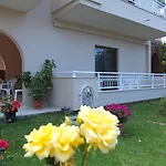 Toula\'S Apartments